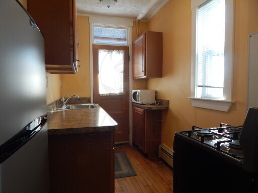 Building Photo - 21 College Ave