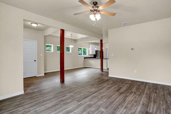 Townhouse - 1070 E Cedar St