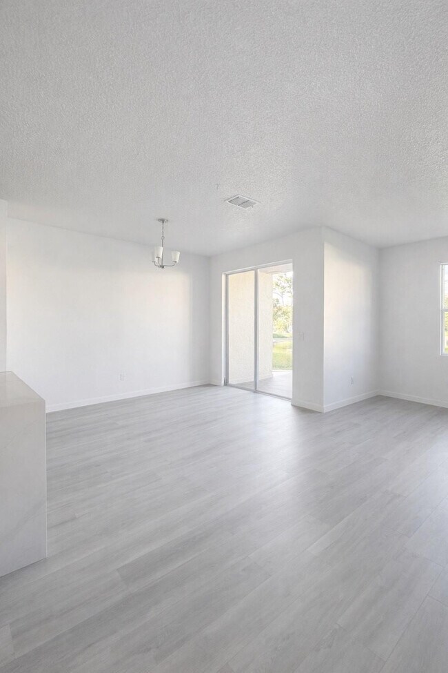 Foto del edificio - 1506 Seminole Palms Dr