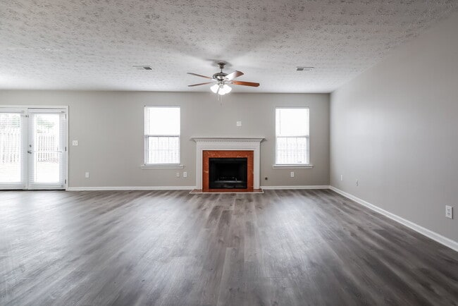 Foto del edificio - 527 Ives Cir NW