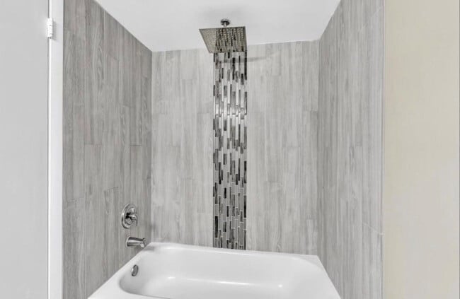 Foto del edificio - 2701 Riverside Dr