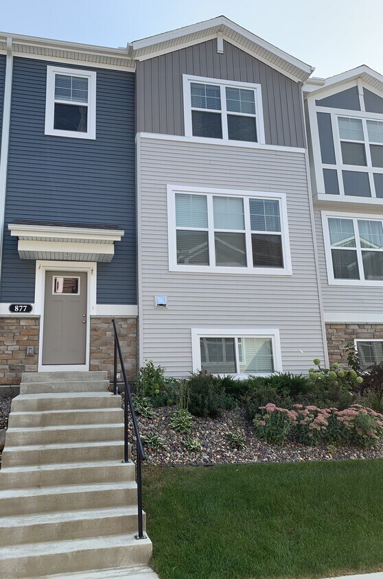 877 Roselyn Dr, Victoria, MN 55386 Townhome Rentals in Victoria MN