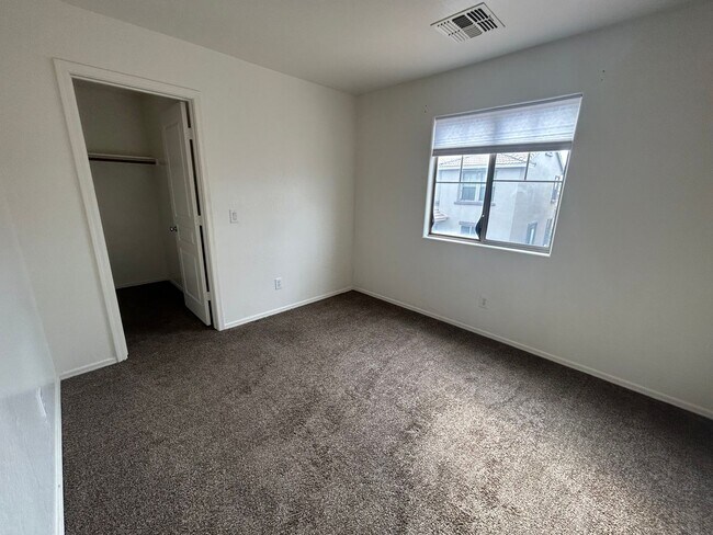 Building Photo - 4 Bedroom 2.5 Bathroom Fincher Creek Home