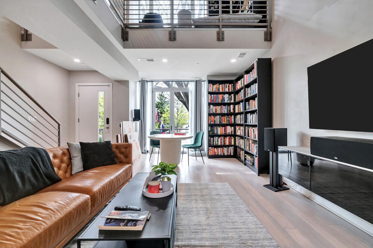Foto principal - 409 17th St NE