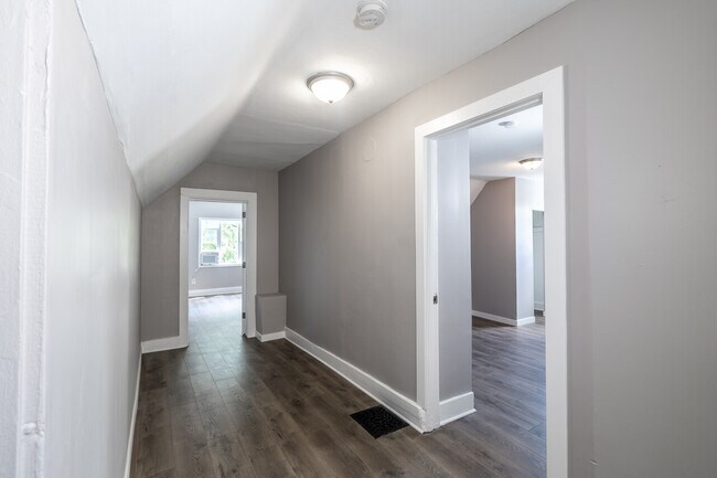 Building Photo - 814 S 27th St
