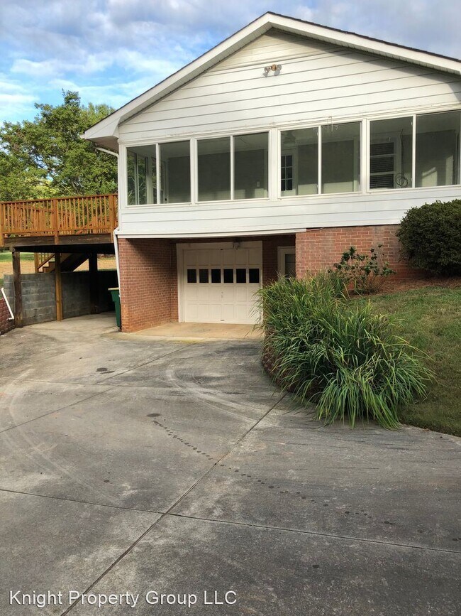 Building Photo - 3 br, 2 bath House - 215 Belnette Drive