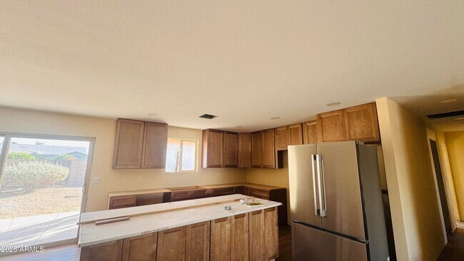 Building Photo - 8211 E Palm Ln