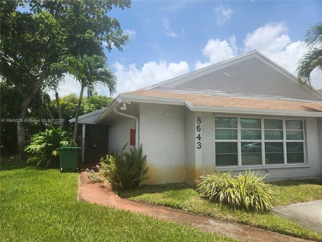 Building Photo - 8643 Bridle Path Ct