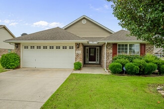 Building Photo - 211 High Green Dr