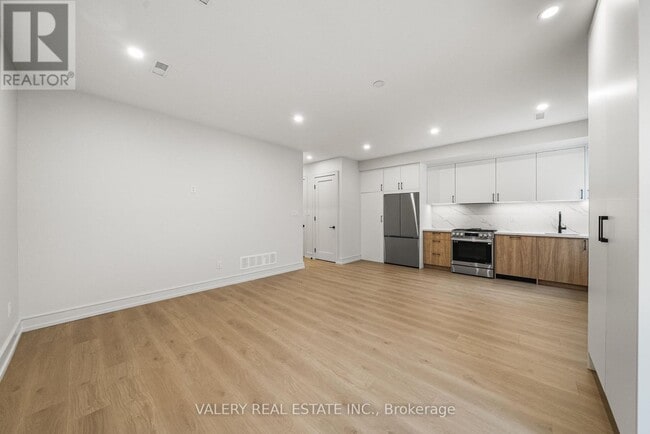 Building Photo - 131 Dovercourt Rd