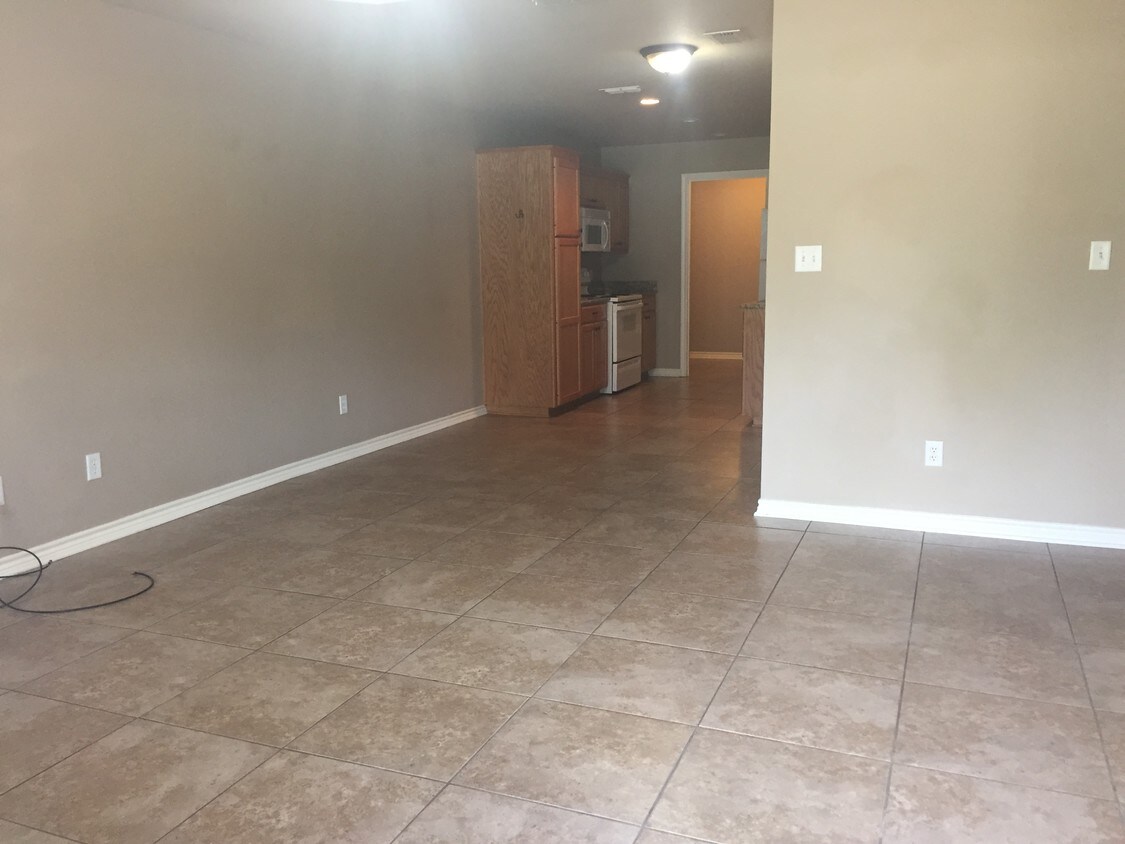 1427 H G Mosley Pkwy, Longview, TX 75604 Townhome Rentals in Longview TX
