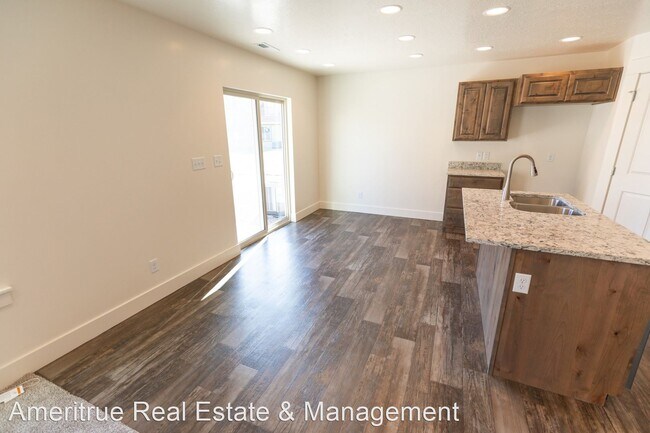 Foto del edificio - 3 br, 2.5 bath House - 569 S 340 W