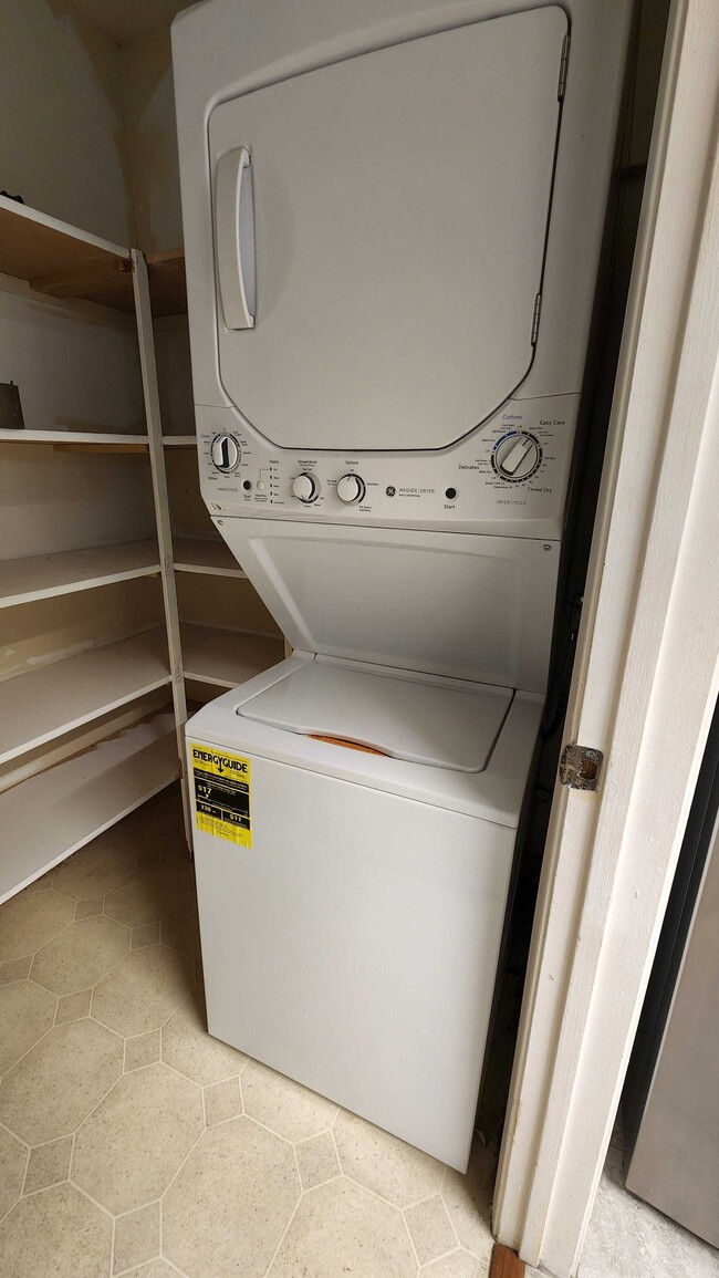 In unit washer/dryer - 1055 N Capitol