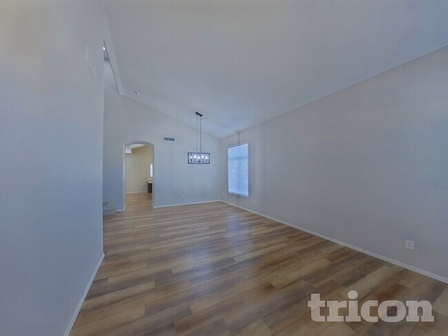 Foto del edificio - 42783 W Magnolia Rd