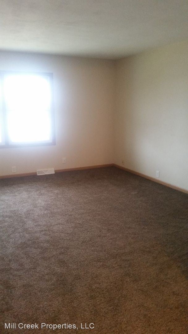 Building Photo - 1105 S Main St