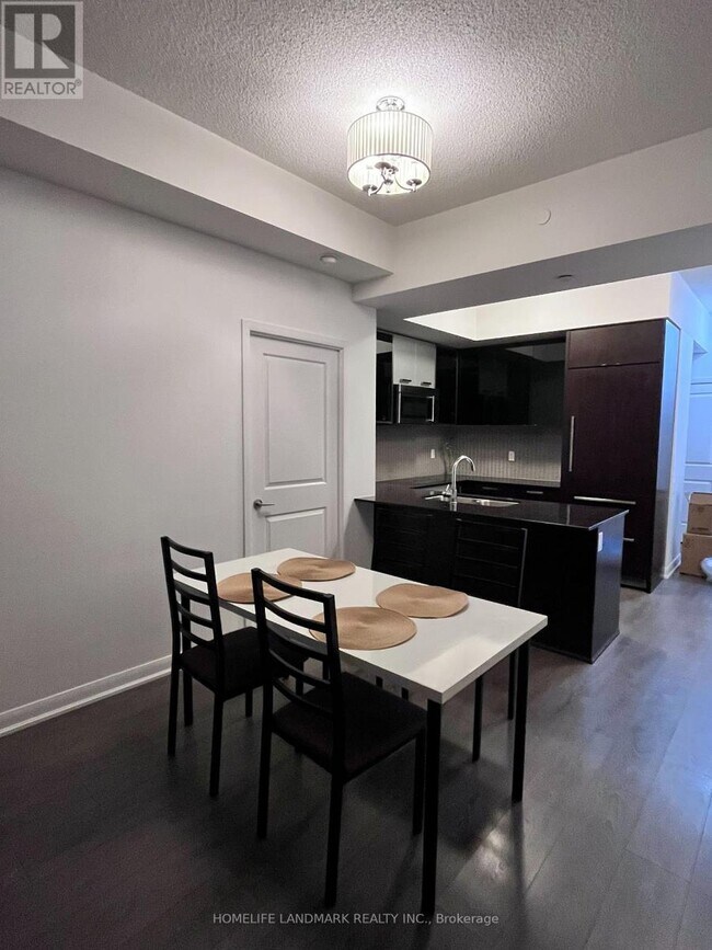 Photo du bâtiment - 5162-5162 Yonge St