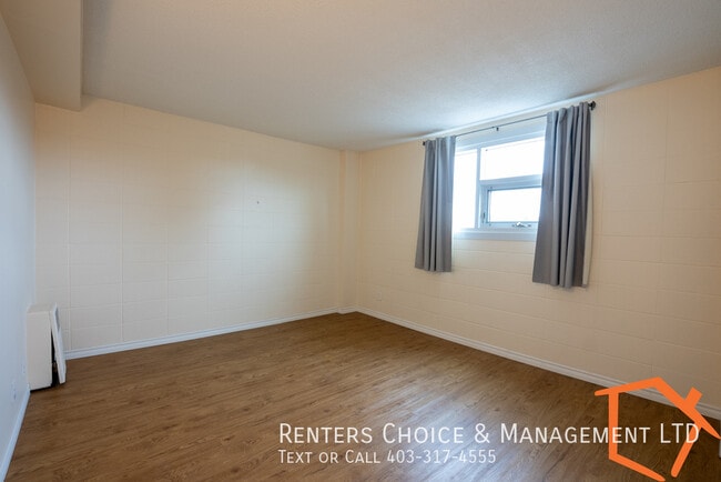 Building Photo - Adult Only Building with Elevator + Laundry Onsite