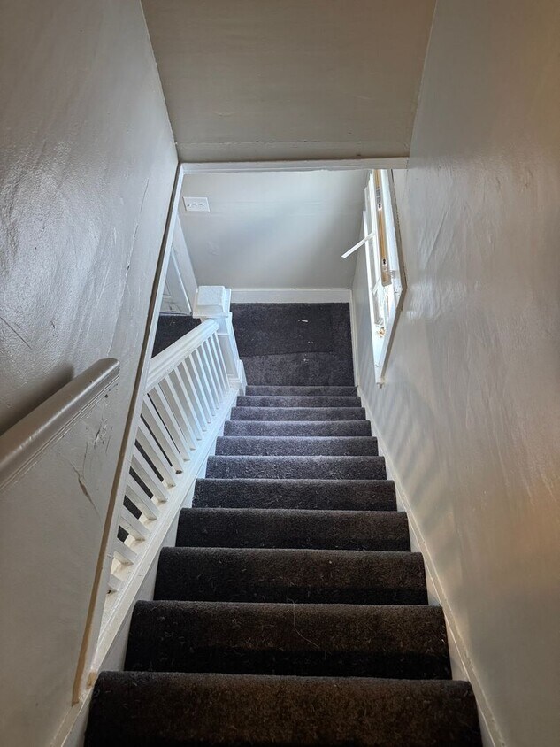 Foto del edificio - Huge 3 bedroom, 1 bath home featuring updates throughout