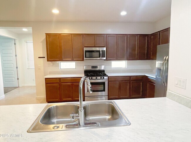 Building Photo - 2239 W Donner Dr