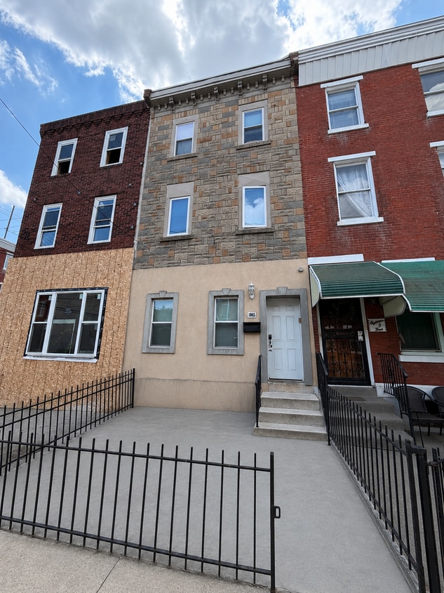 Photo - 1802 W Master St