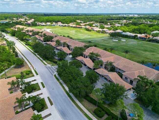 Building Photo - 803 Fairwaycove Ln