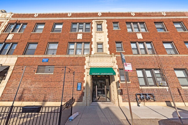 Building Photo - 4601 N Lincoln Ave