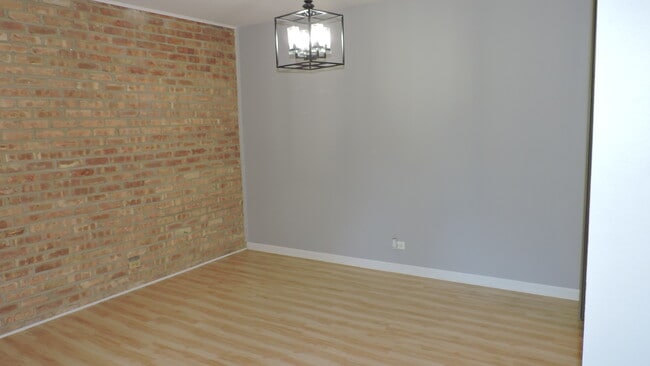 Building Photo - 5942 Greenview Rd