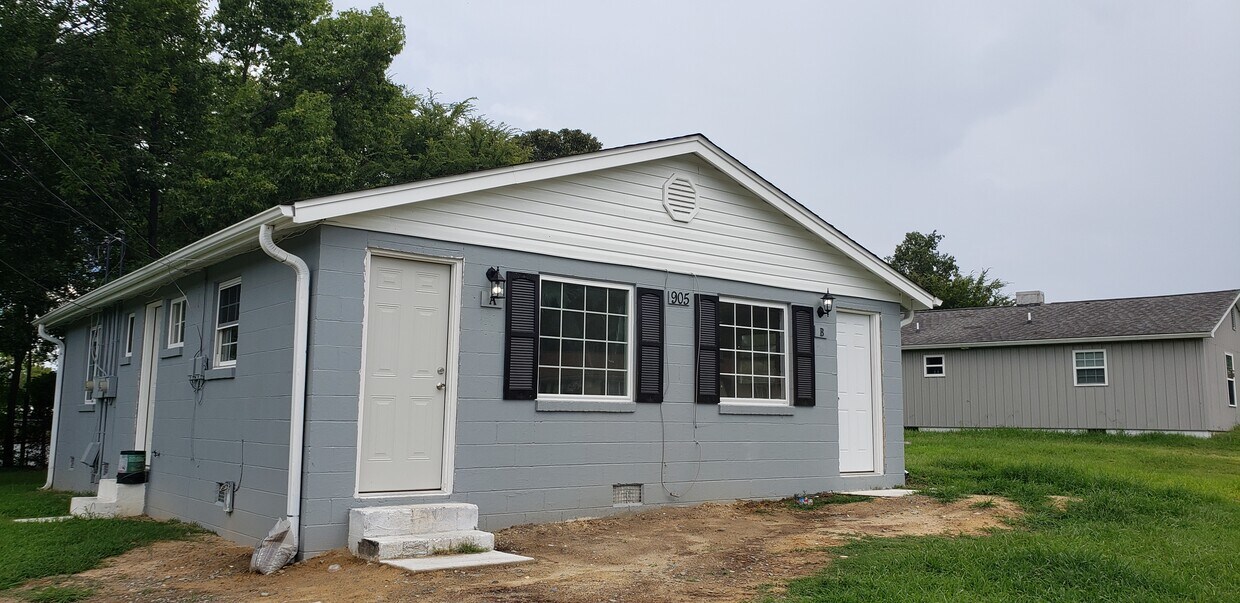 Foto principal - 901 Douglas Dr
