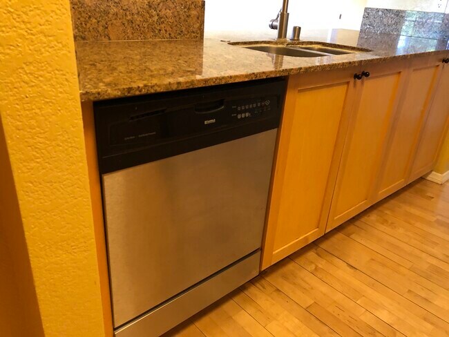 Building Photo - 3440 Lebon Dr