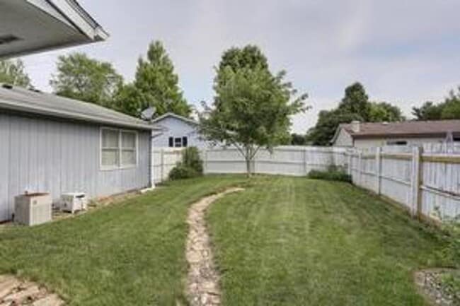 Building Photo - 1712 Stratford Dr