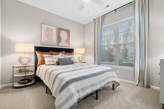 Building Photo - Hawthorne at the Greene