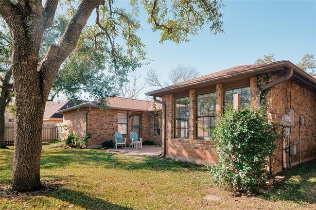 Building Photo - 6903 Fence Line Dr