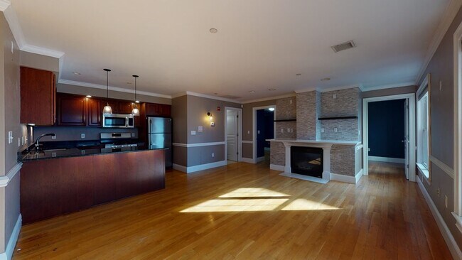 Building Photo - 366 Dorchester St