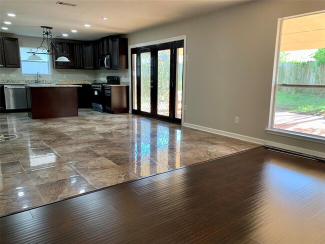 Building Photo - 2530 Tomsbrook Dr