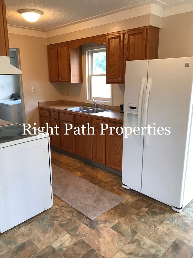 Building Photo - 671 Bell Ave