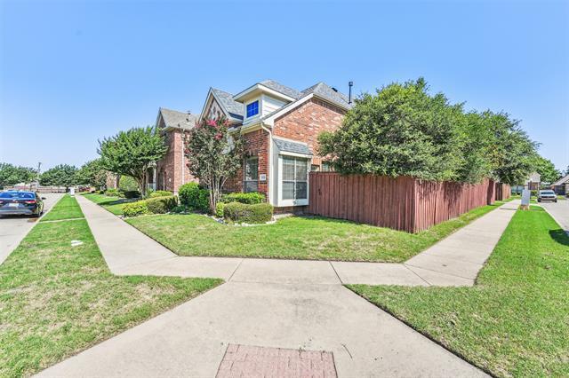 Building Photo - 2121 Walnut Square Dr