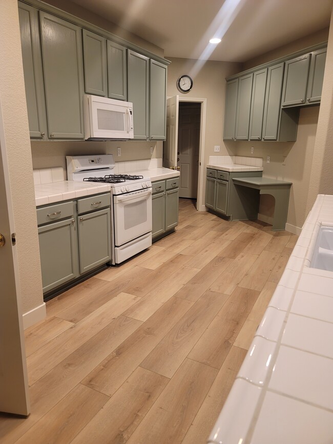 Building Photo - 2243 Thomsen Way