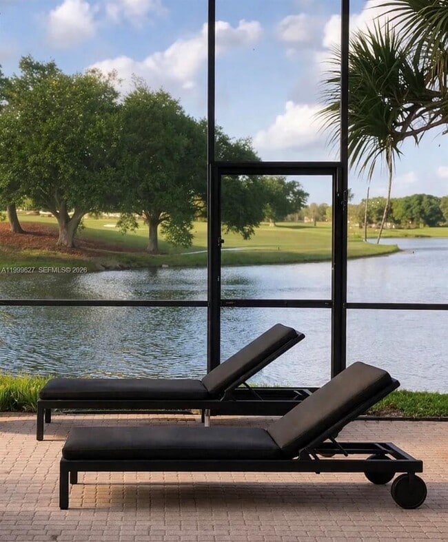 Foto del edificio - 2716 Oakmont Ct