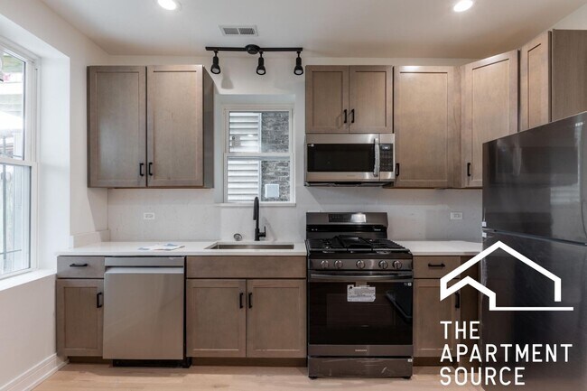 Foto del edificio - 2943 N Gresham Ave