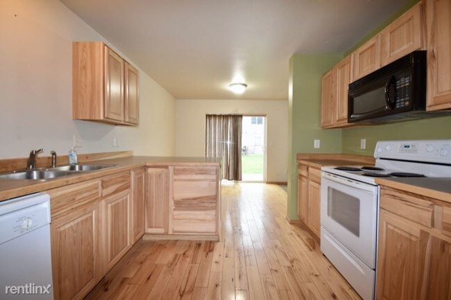 Building Photo - 3 br, 2.5 bath Condo - 924 N. River Rock
