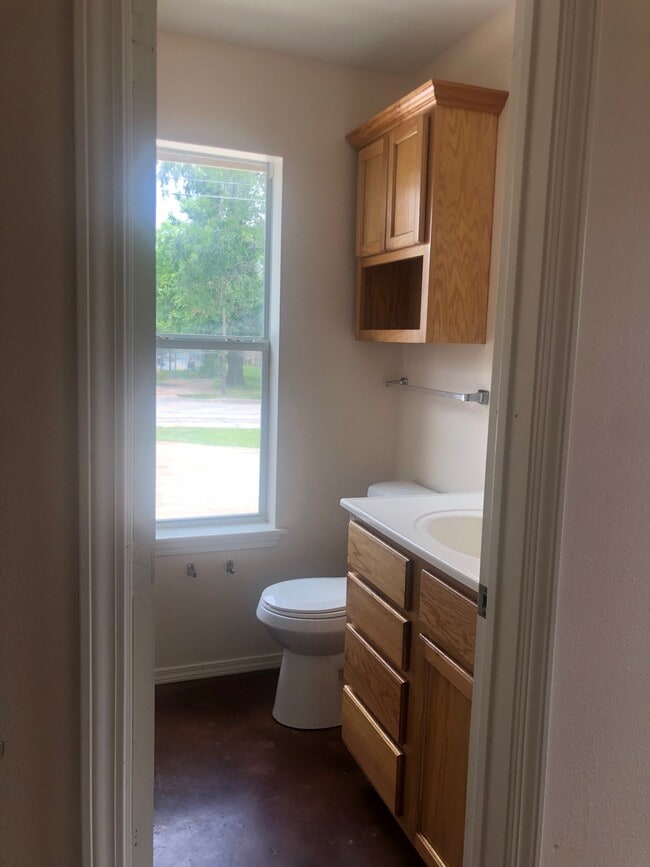 Building Photo - 1521 E Lawrence St