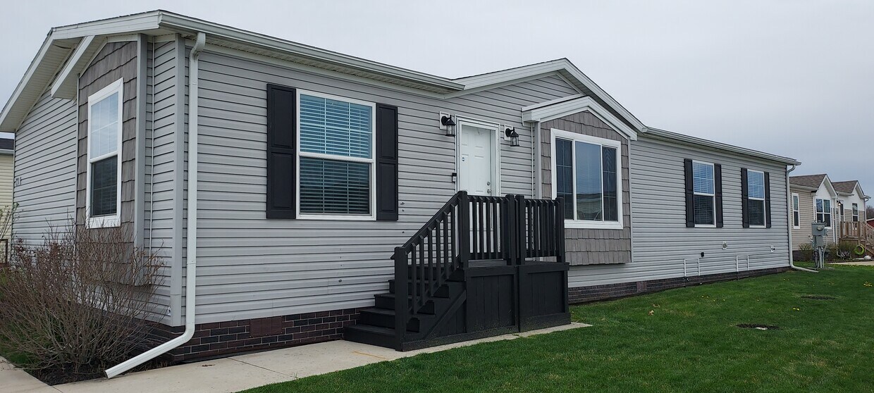 Photo - 9693 Edgeworth Dr (Fenton, MI)