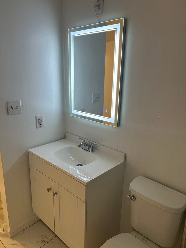 Building Photo - 56 Catherine St