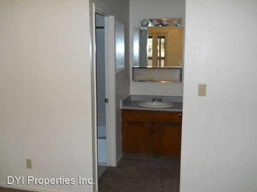 Building Photo - 740 Villa Ave
