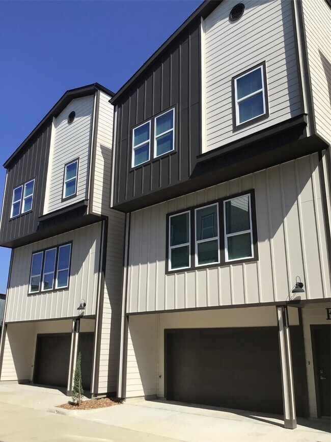 Building Photo - 2109 Marnel Rd