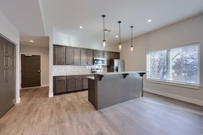 Foto del edificio - 117 W Main St