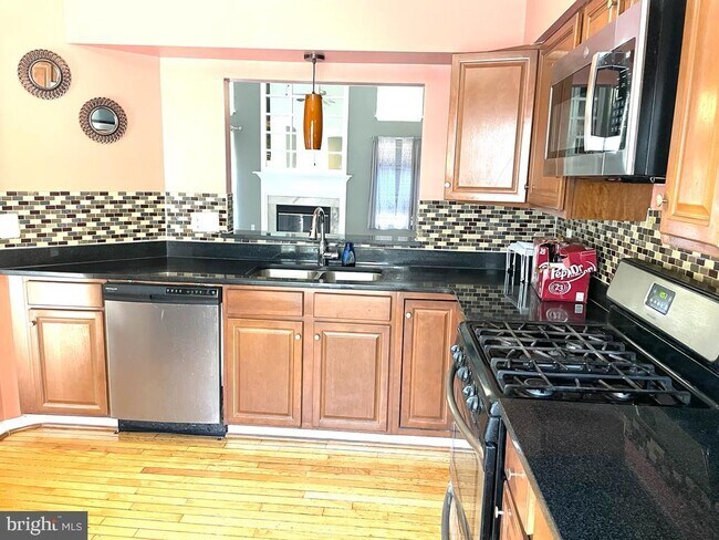 Building Photo - 8302 Linden Oaks Ct