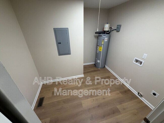 Building Photo - 515 Maryland Ave