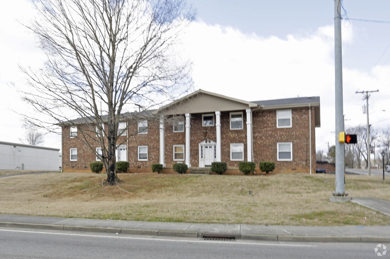 401 S Charles G Seivers Blvd, Clinton, TN 37716 Apartments in Clinton