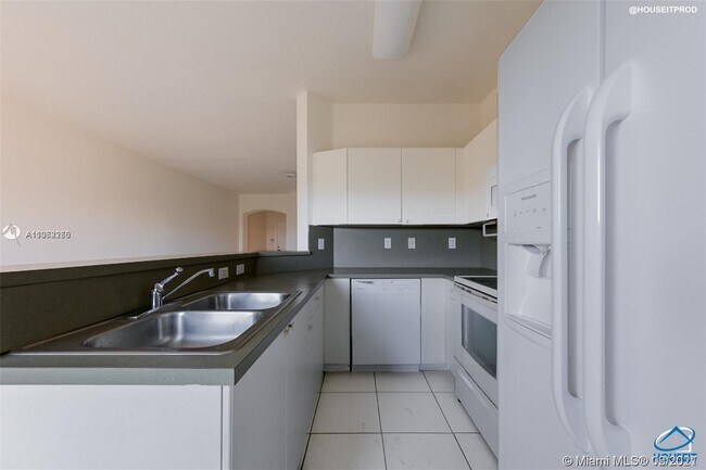 Foto del edificio - 8401 NW 107th Ct 6-36 Doral Fl 33178